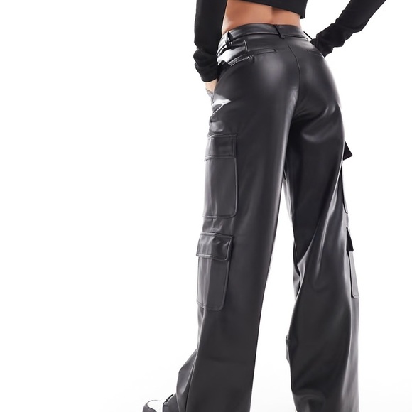 Stradivarius Petite faux leather cargo pants in black - Picture 3 of 8